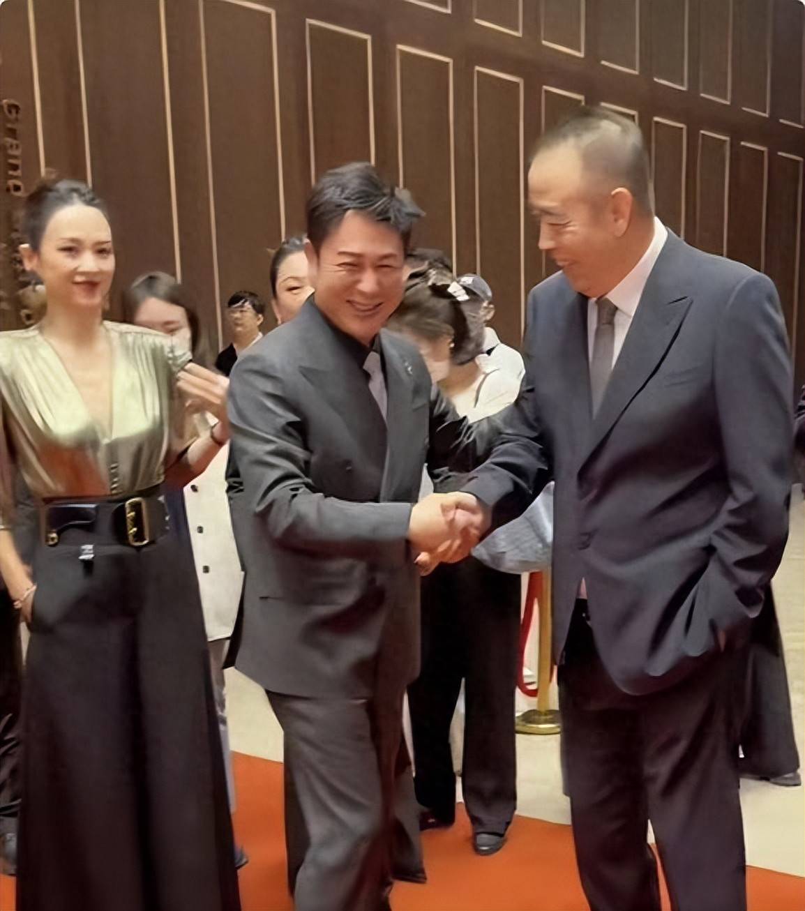 励志女王赵丽颖：农村出身一路奋斗至今，有光辉也有争议_冯小刚_演艺_电影
