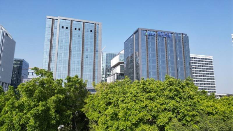 登顶全球户储电芯TOP1,H1扭亏盈利8亿,鹏辉能源如何用“慢”哲学跑出“快”增长?(图2) 登顶全球户储电芯TOP1,H1扭亏盈利8亿,鹏辉能源如何用“慢”哲学跑出“快”增长?(图2)