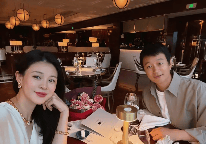 佟大为关悦喜迎结婚十九周年 甜蜜合照尽显恩爱