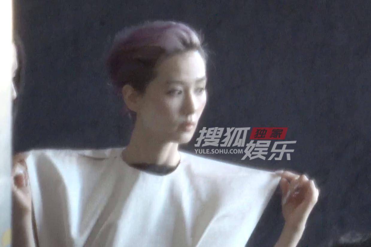 刘诗诗高冷造型意外破功 笑场瞬间展现真实魅力