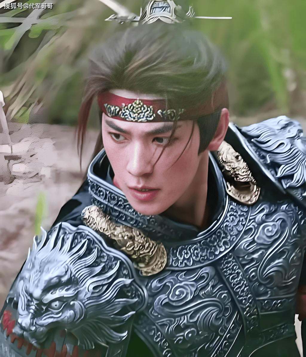 原创            34岁杨洋近况曝光！早年曾与李沁甜蜜相恋，如今还是单身让人唏嘘