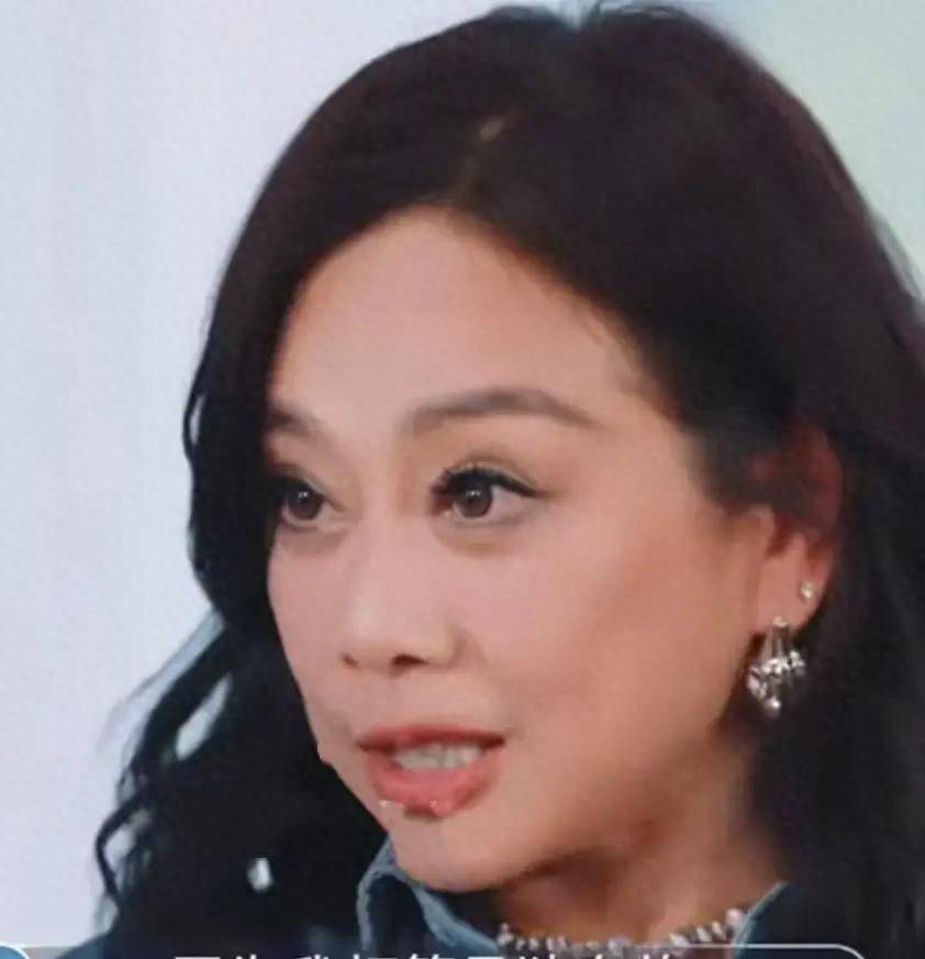 原创            56岁陈松伶暴瘦成纸片人，遗憾和老公没孩子，被外甥女惦记家产