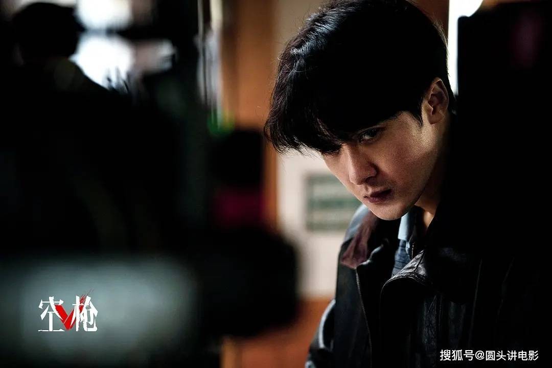 当前热映电影票房榜,《空枪》跌出前三,《欢迎来龙餐厅》破20亿封面图