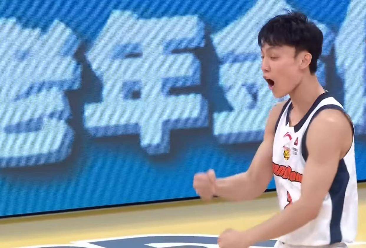 原创
            不是徐杰！广东男篮“新老大”曝光，力保宏远未来10年无忧！