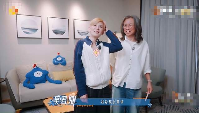 让周冬雨甜到齁！吴君如与陈可辛疯狂撒糖，相爱28年不结婚也赛过偶像剧