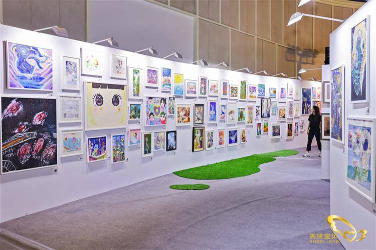 2026第三届天使宝贝公益艺术展募集善款15.5万元