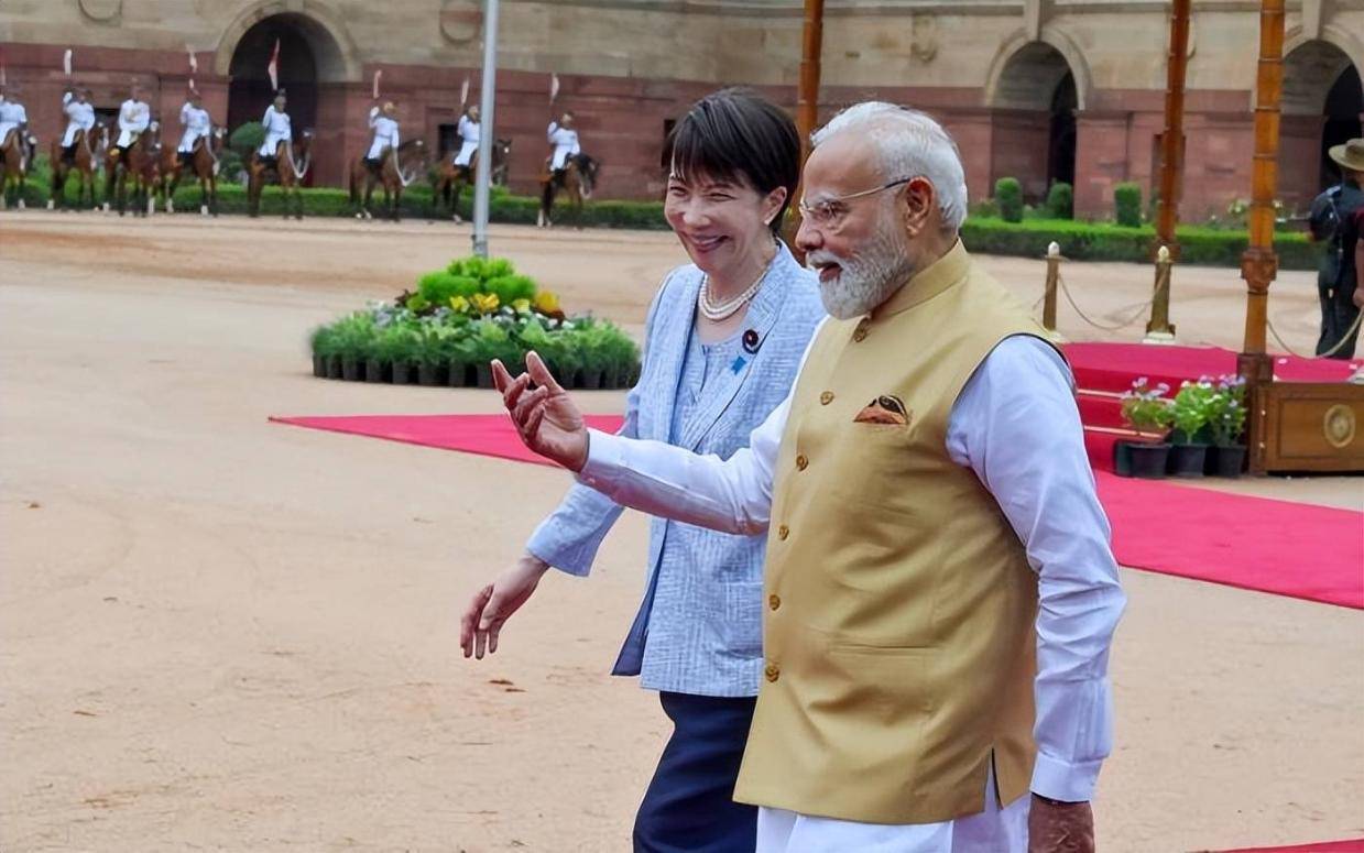 为了制裁中国拼了？日本大使连浸3次恒河水，高市早苗一个动作全露馅了