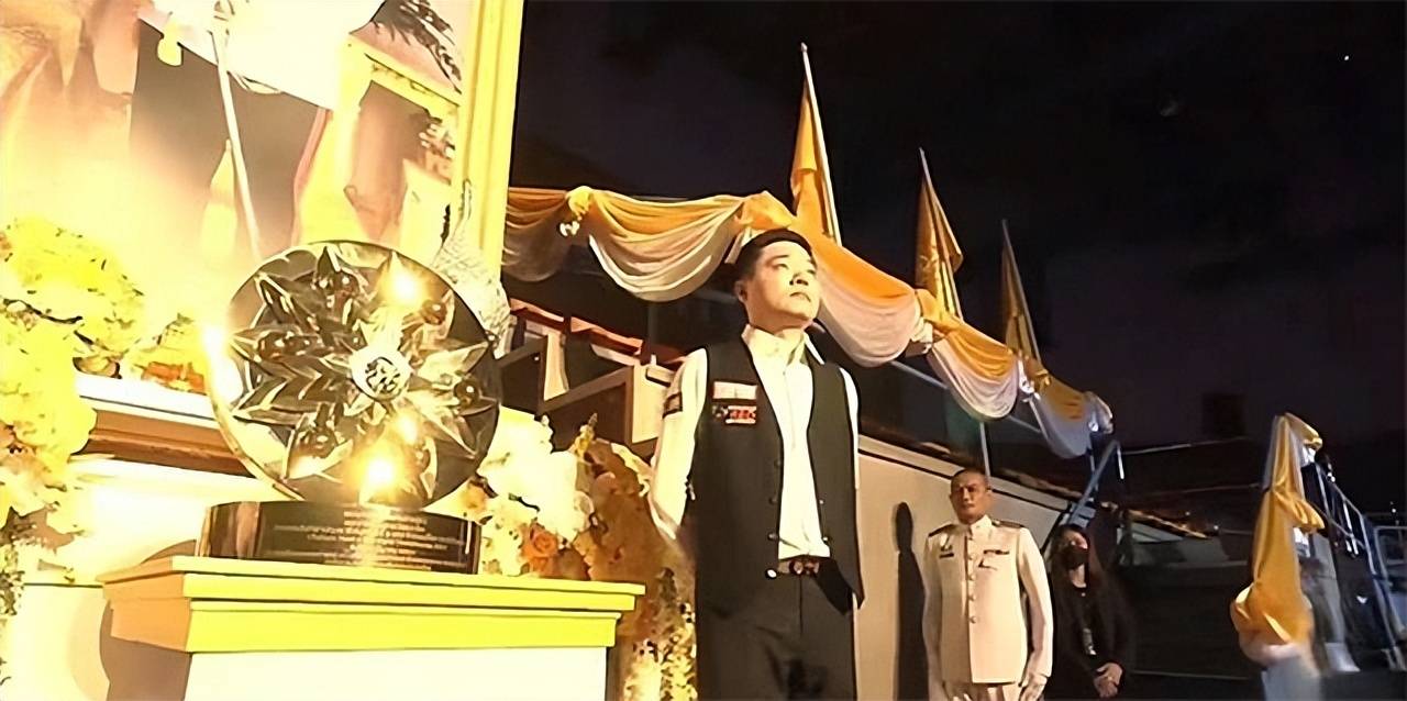 丁俊晖泪目：以奖杯告慰天堂里的母亲，我和家人会过好每一天
