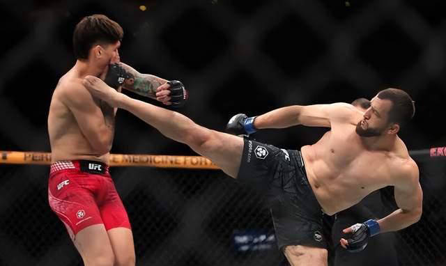 散打沙皇穆斯里穆再战UFC 遭遇失利
