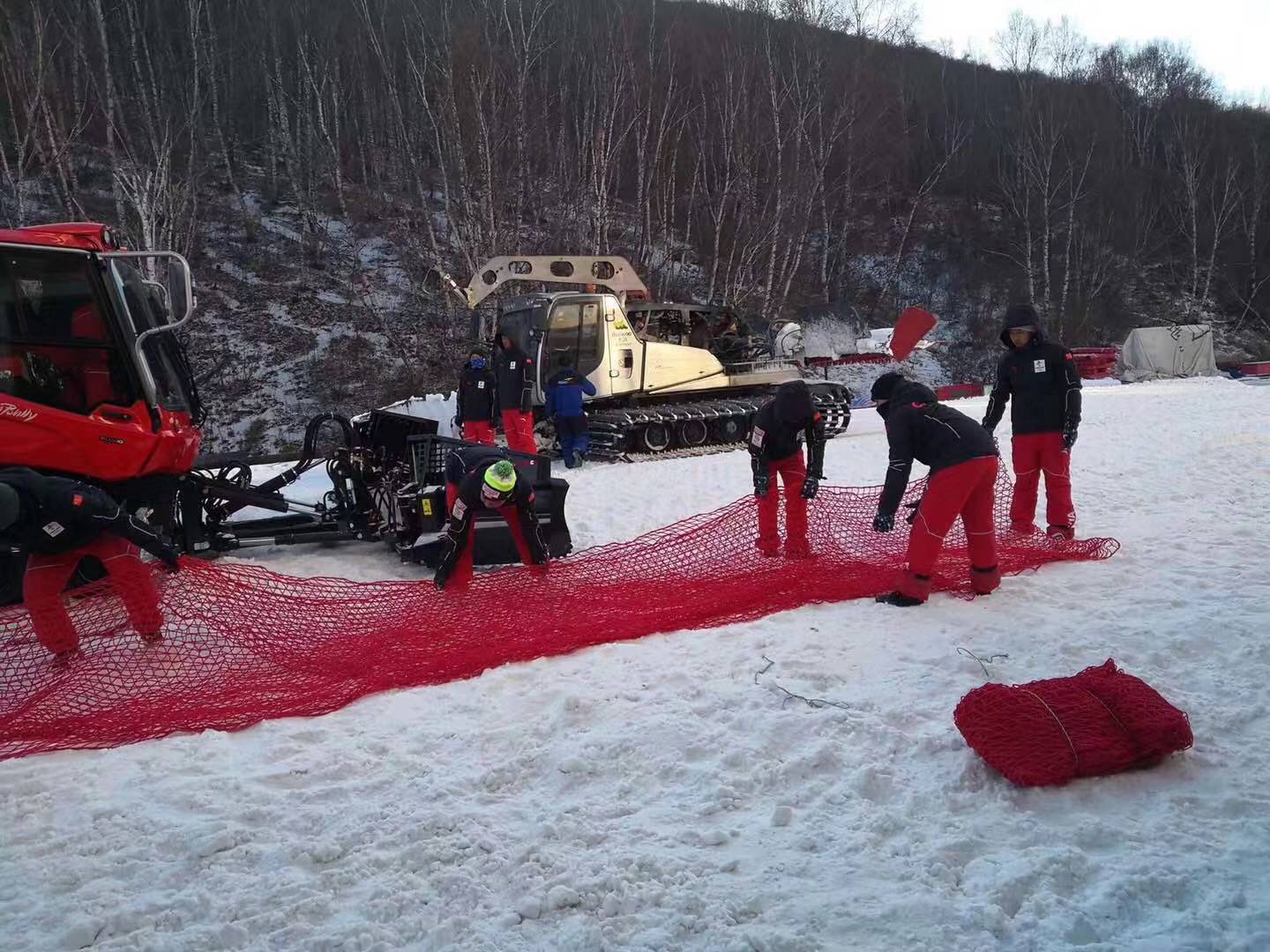 哪些冰雪场地防护系统需要配置滑雪场安全网