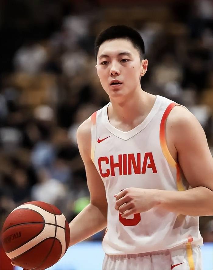 半场领先36分！中国男篮打菲律宾真狠，胡明轩11分，王俊杰14+7