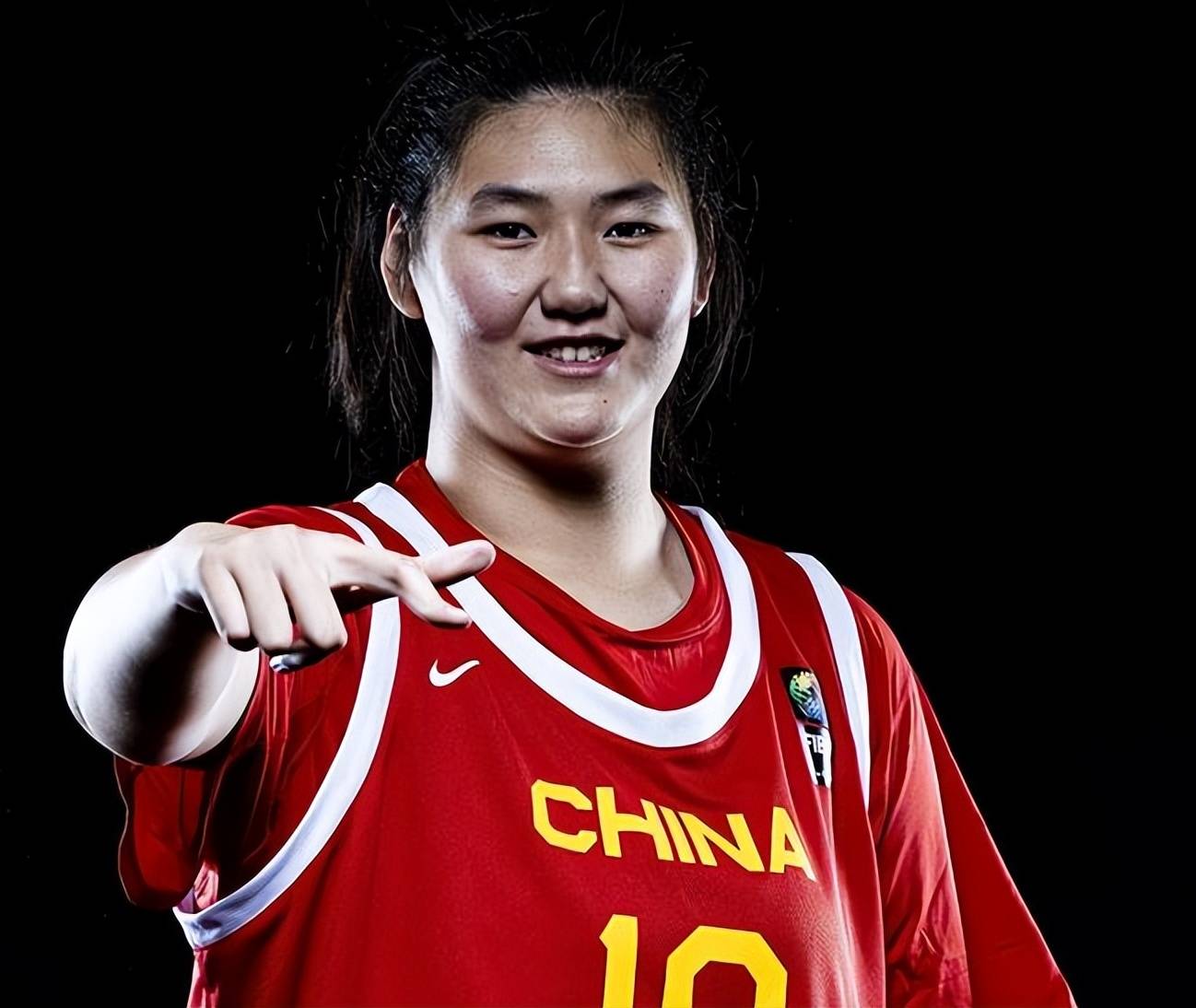 2米能运球投篮！新疆小将被赞韩旭第2 张子宇曹熙琛女篮人才井喷