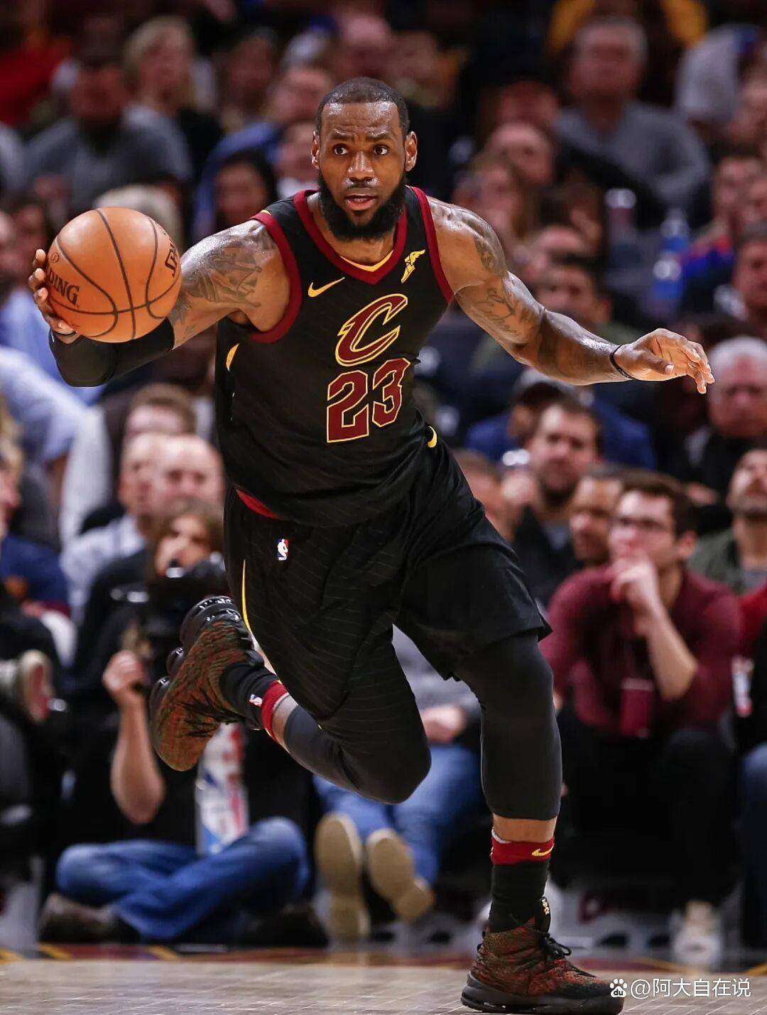 NBA内部人士一句话唠明白了:勒布朗詹姆斯带队的76人纸面挺唬人,可44胜还是58胜