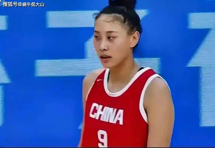 中国女篮技术最粗糙的球员，投了两个空位三不沾，虐菜都虐不明白