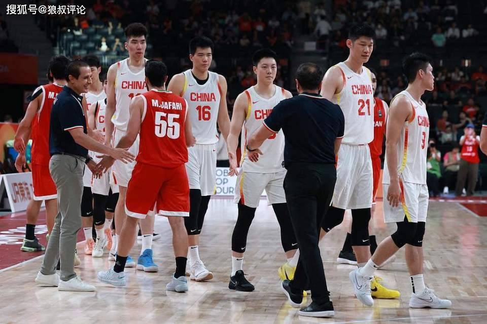 杨毅：我真想看杨瀚森打5胡金秋打4王俊杰打3 后卫上林葳赵睿等人