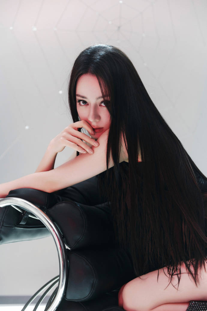 迪丽热巴俏脸圆润身材火辣性感撩人!美得梦回早期胖迪 迪丽热巴俏脸圆润身材火辣性感撩人!美得梦回早期胖迪