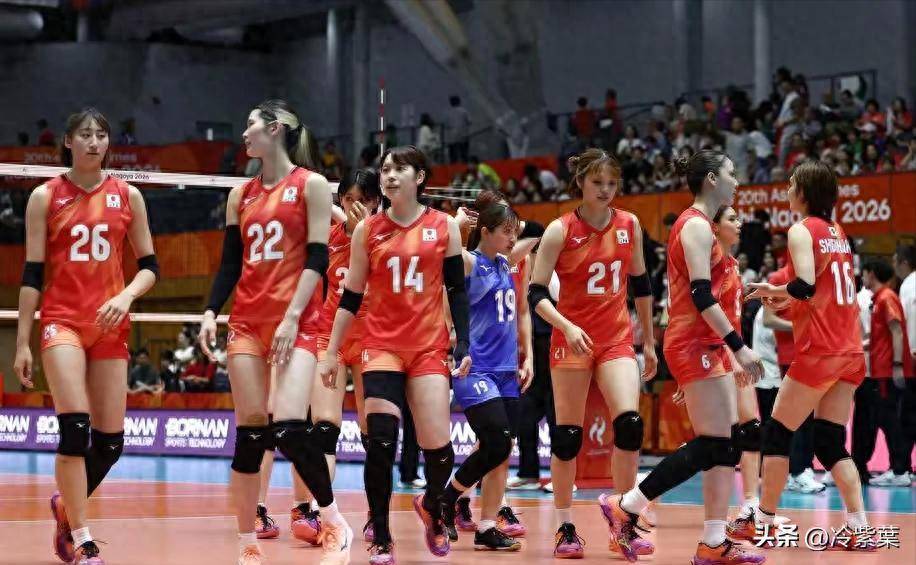 难怪日本女排会黑脸，原来主教练是他，曾是郎平助教，执教广州队