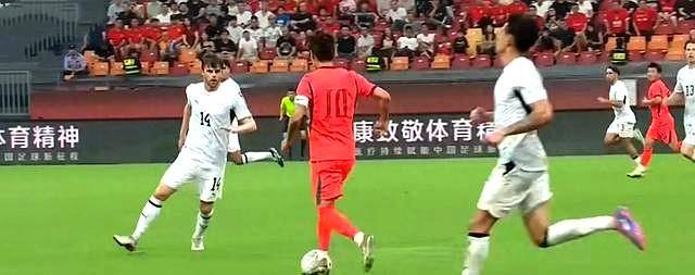 9.30日：国足0-3惨败后，前国脚徐亮怒批门将颜骏凌，两项门将技巧都不会