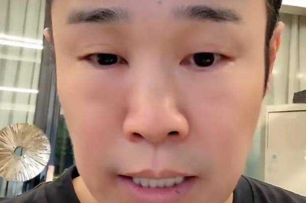 小沈阳公演当天一觉醒来眼睛浮肿:“给大家报备一下,一觉醒来眼睛肿成蜜蜂小狗了”封面图
