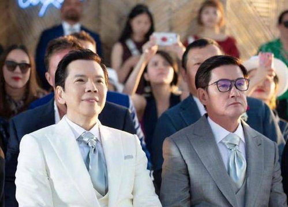 杜峰国庆假期罕见回新疆乌鲁木齐，晒与父母亲友团聚照，心情大好