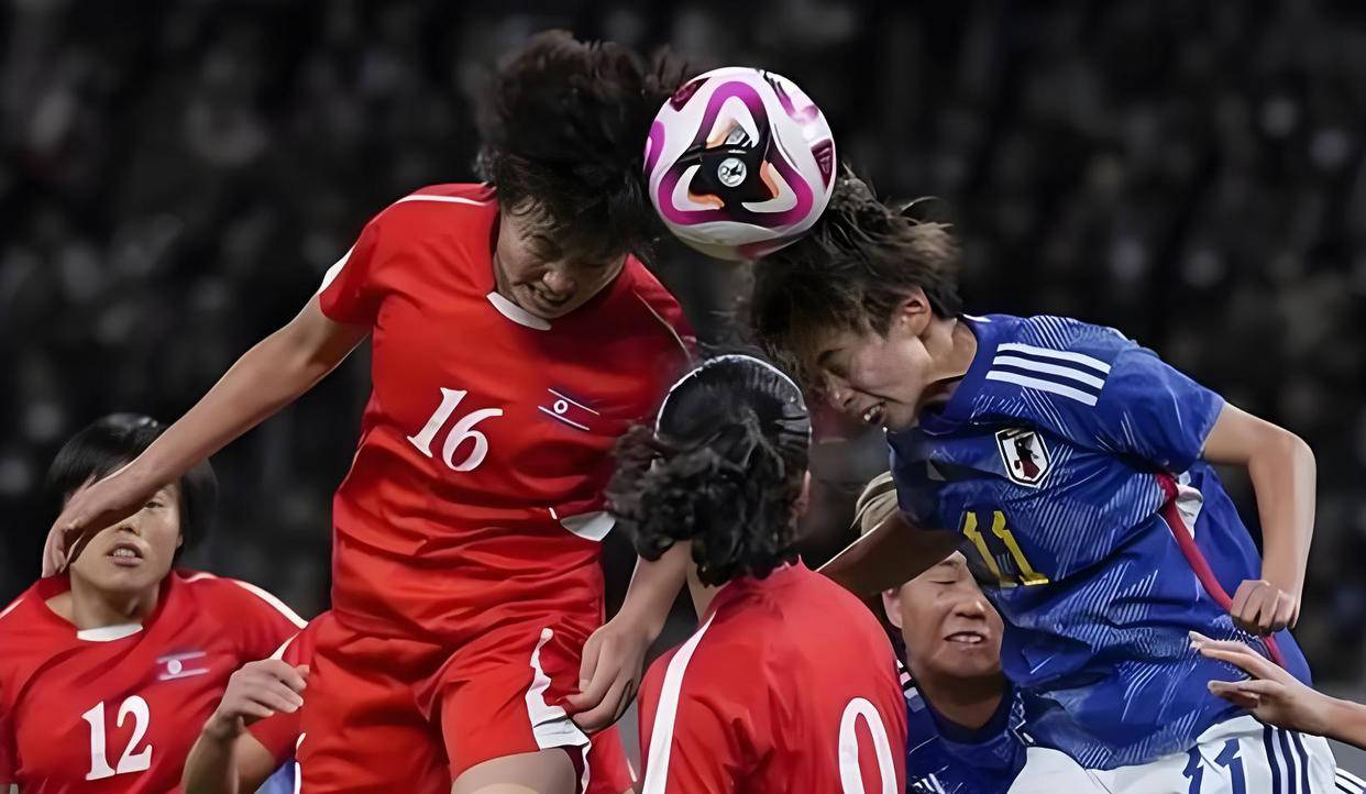 亚运女足决赛：激烈对抗，朝鲜女足与日本女足强强碰撞