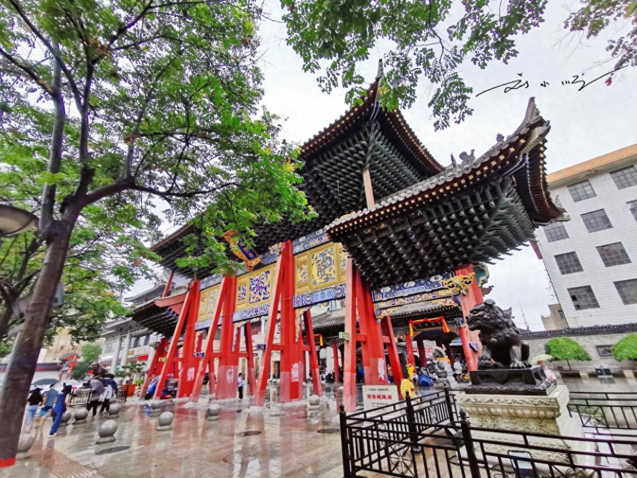 西安城隍庙竟叫错名？千年牌坊揭开谜团，安
