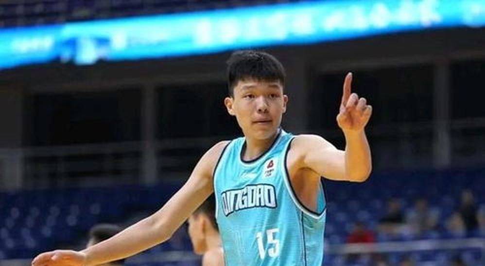 杨瀚森2米16中锋折叠拉杆打进，后卫式终结引调侃，球迷期待常规赛连线莫兰特