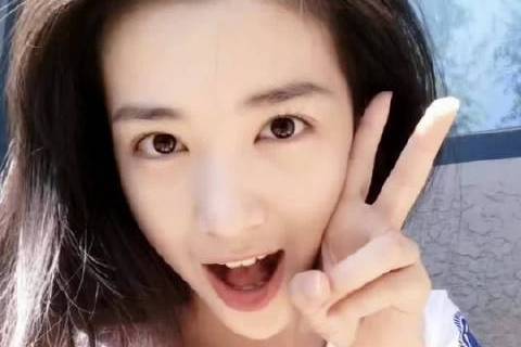 代露娃发长文回应献祭父母争议！澄清高考分数艺考费用等谣言封面图
