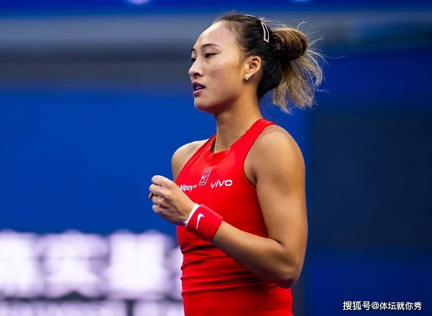 就在刚刚！郑钦文2-1晋级8强，奖金129万，高芙0-2爆冷出局