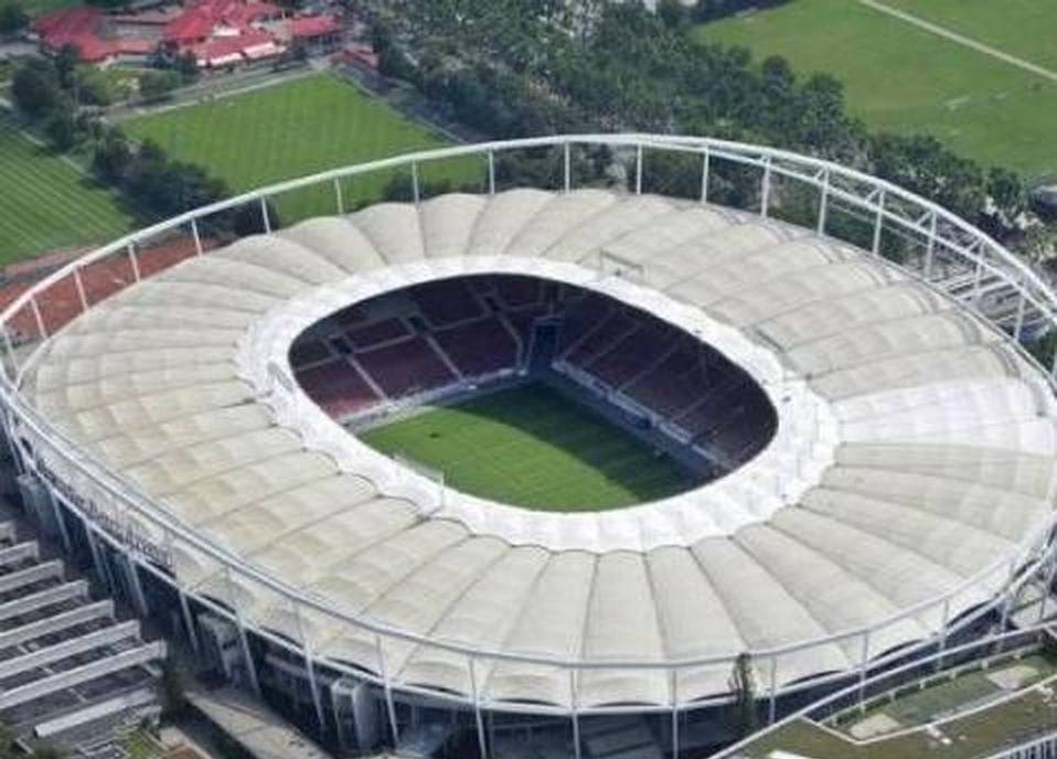 欧洲杯由意土联合主办，两国各出五座球场，13城14座场地扎堆抢名额