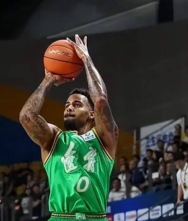 辽宁104-73四川：球员表现评析——三人出色、七人平庸、两人低迷