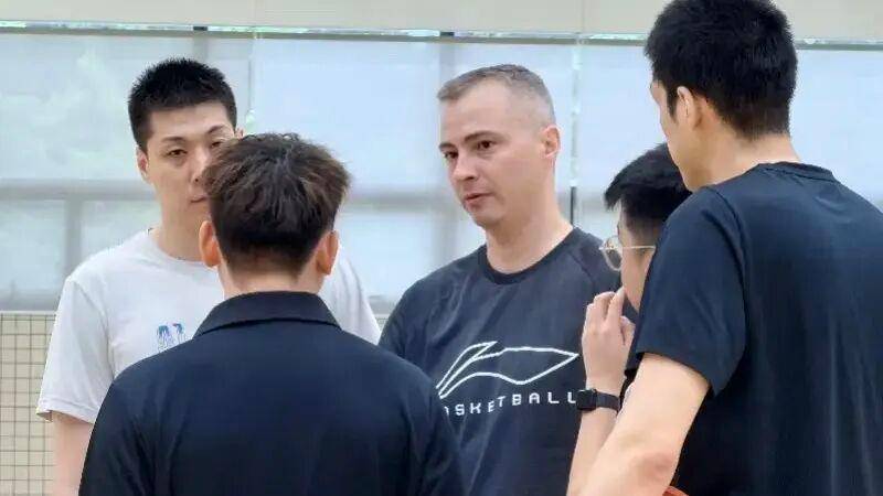 广东宏远改变打法，徐杰地位不保？杜锋想不通