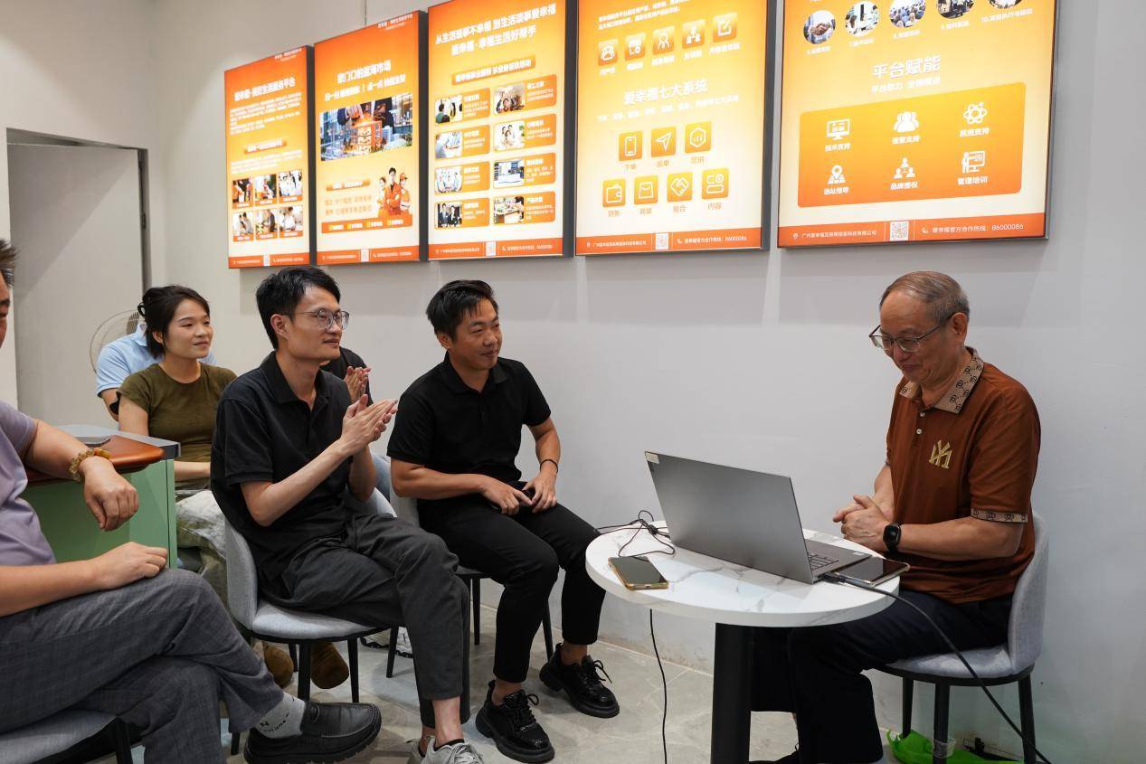 李幸民教授现场示范亲子沟通技巧