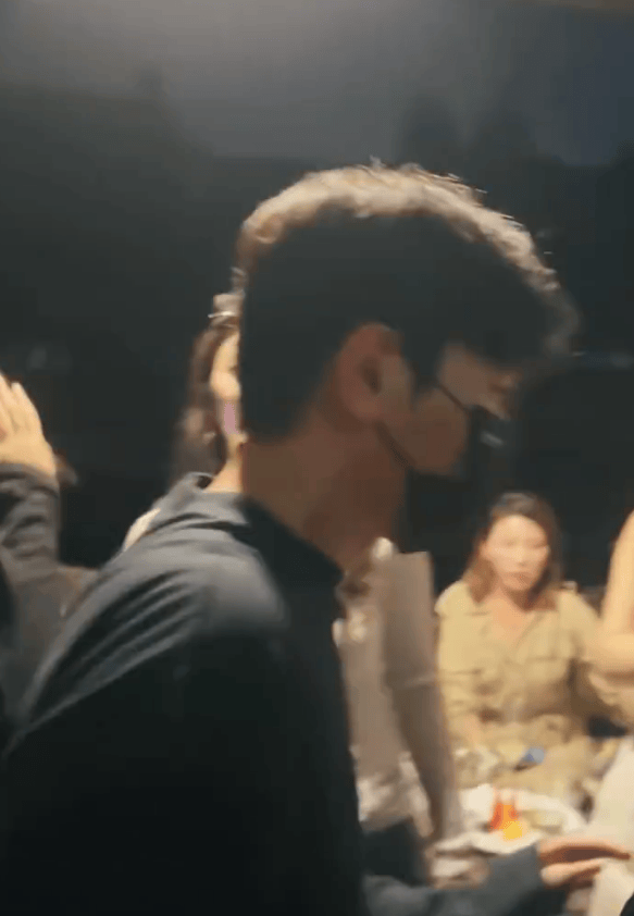 粉丝表白高圆圆 赵又廷机智回应尽显宠妻本色