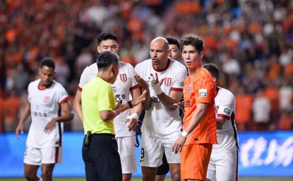 蓉城再次失去赛点！媒体热议：信心严重受挫，全中超似乎在助力大连英博