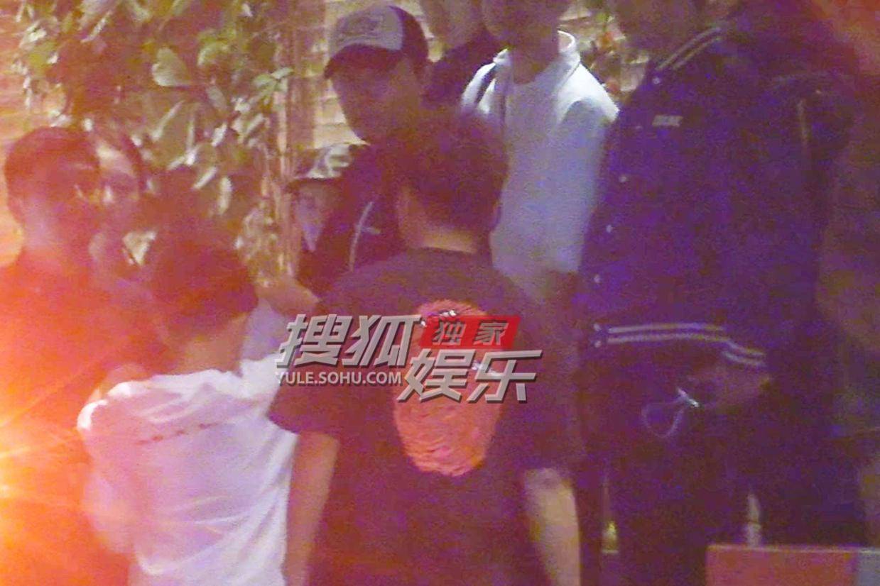 陈思诚携子现身工作室 朵朵寒风中独立显乖巧引称赞