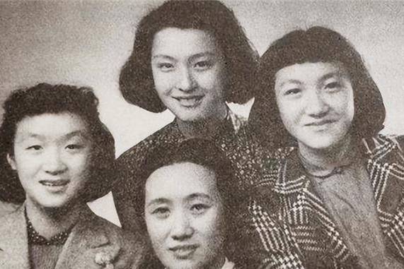 董竹君曾资助一落魄青年，20年后再聚首，发现对方身份不一般