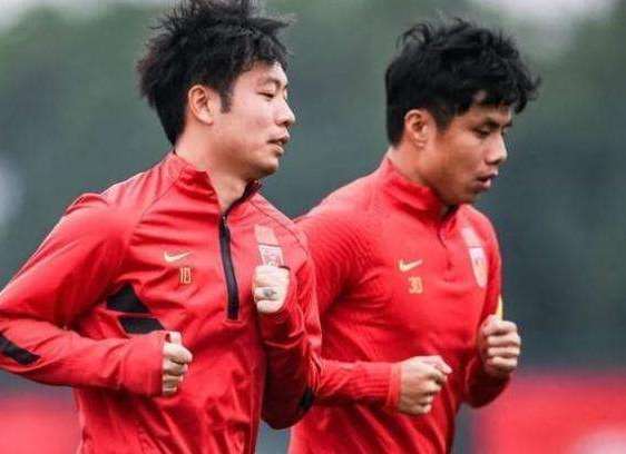 16轮仅首发1次，16载中场指挥官惨遭塞蒂恩冷落，沦为中超边缘人