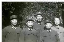 毛主席离世前后，一位上将要兵谏，另一位准备打枪战