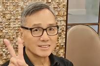 原来他是刘晓庆前男友，是我们熟悉的他，74岁依旧帅气，为她单身