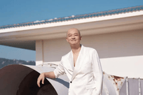 包贝尔被曝和红衣女子疑进同间房