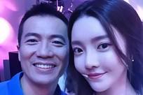 58岁黄健翔近况曝光！再婚娶舞蹈演员为妻，如今是3个孩子的父亲