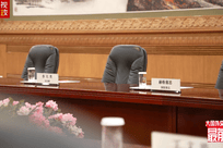 参加中美元首会谈的美方代表有哪些？国务卿鲁比奥、防长赫格塞思、财长贝森特等！黄仁勋抵华前换下标志性皮衣，穿西装打领带