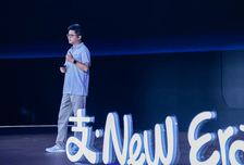 蚂蚁集团CEO韩歆毅：智能体重构一切 商业本质未变 信任逻辑崛起