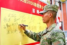 柯东贤（00后，一等功），保送陆军工程大学，曾在10多分钟内连救4名落水人员