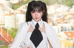 谢金燕穿露腰套裙 身材亮眼肌肉线条吸睛