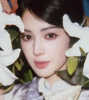 古力娜扎晒旗袍主题撕拉片 复古明艳尽显东方韵味