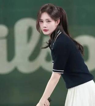 李一桐易梦玲新剧穿搭太时髦，剧情新颖，女神们气质明艳