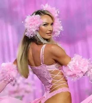 维密秀真壕：金小妹穿3.3亿胸衣