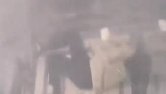 小区电梯故障，震落天花板砸中业主
